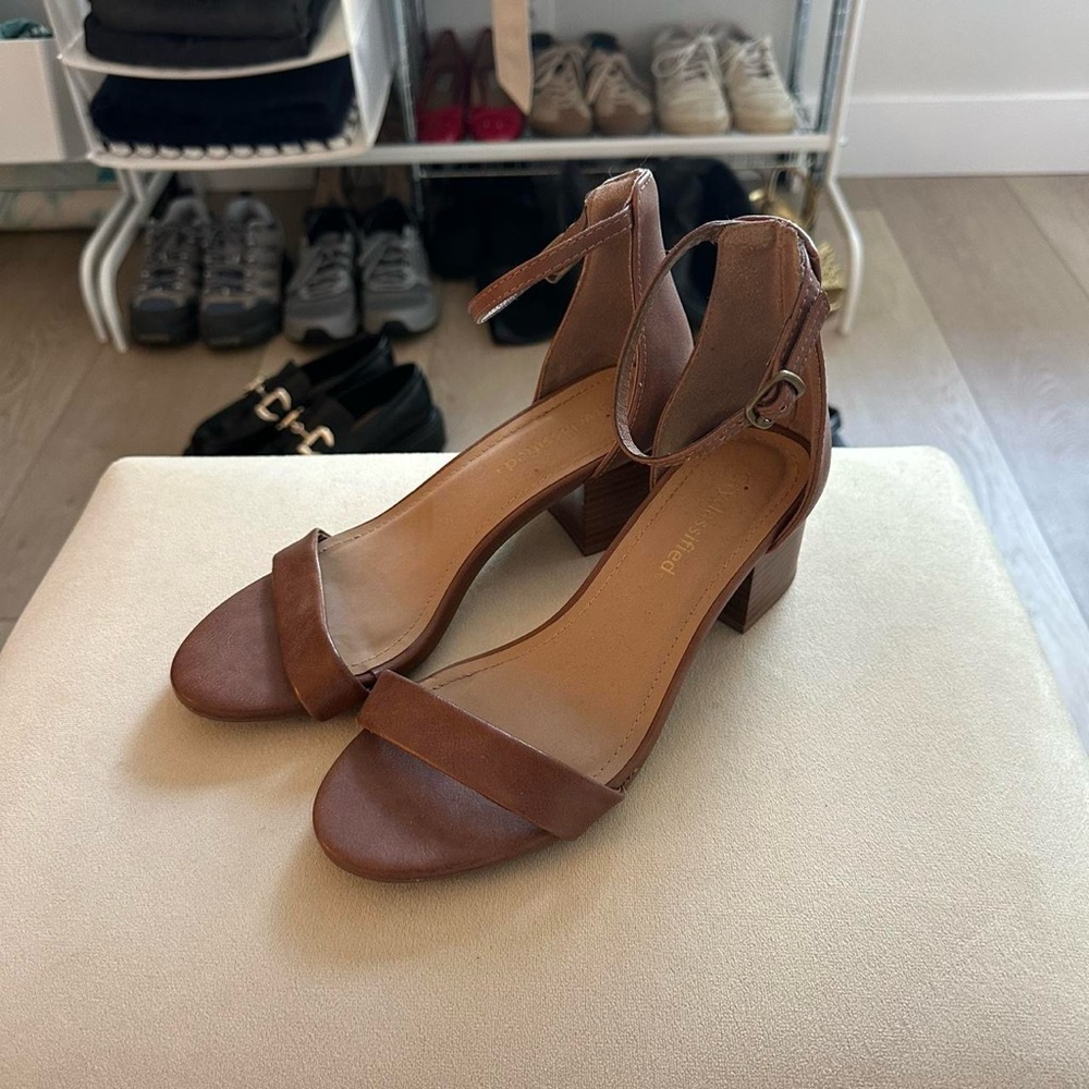 City Classified - open toe ankle strap heels sandals brown - US 7